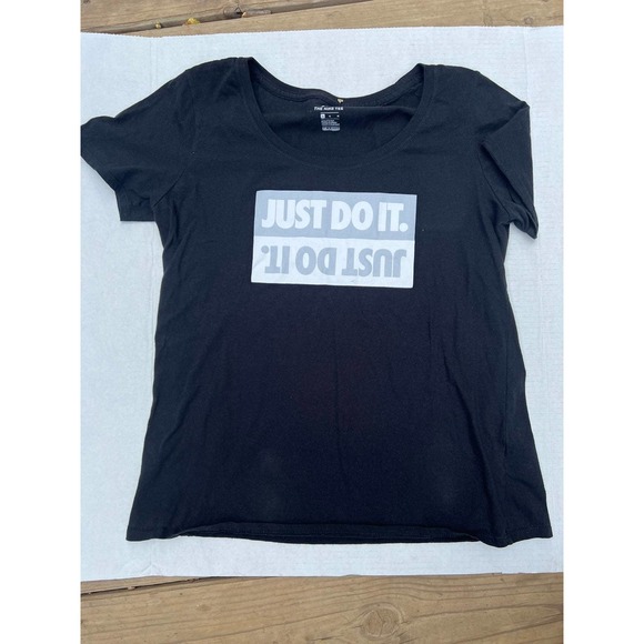 Womens Nike TShirt size Medium - Picture 1 of 3